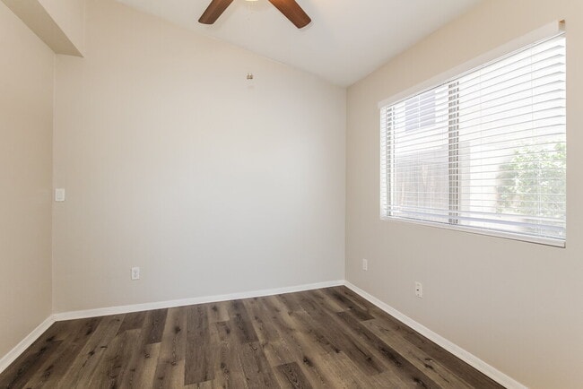 Foto del edificio - 12821 W Crocus Dr