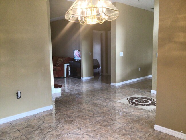 Building Photo - 410 Bloomfield Dr