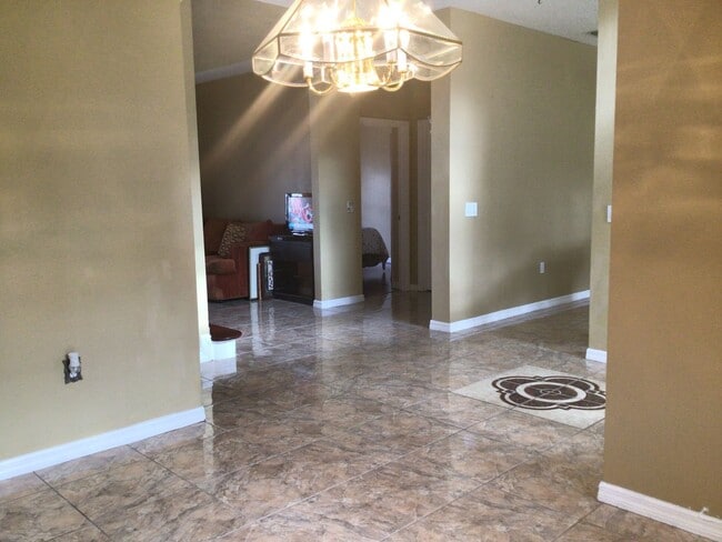 Foto del edificio - 410 Bloomfield Dr