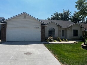 Building Photo - 11283 W Glen Ellyn Dr