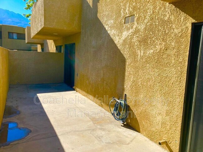 Foto del edificio - 433 Bradshaw Ln