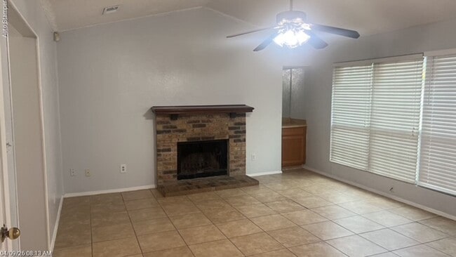 Building Photo - 501 Lantana Dr
