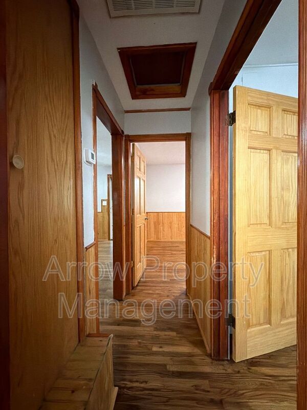 Building Photo - 2122 N 32nd St