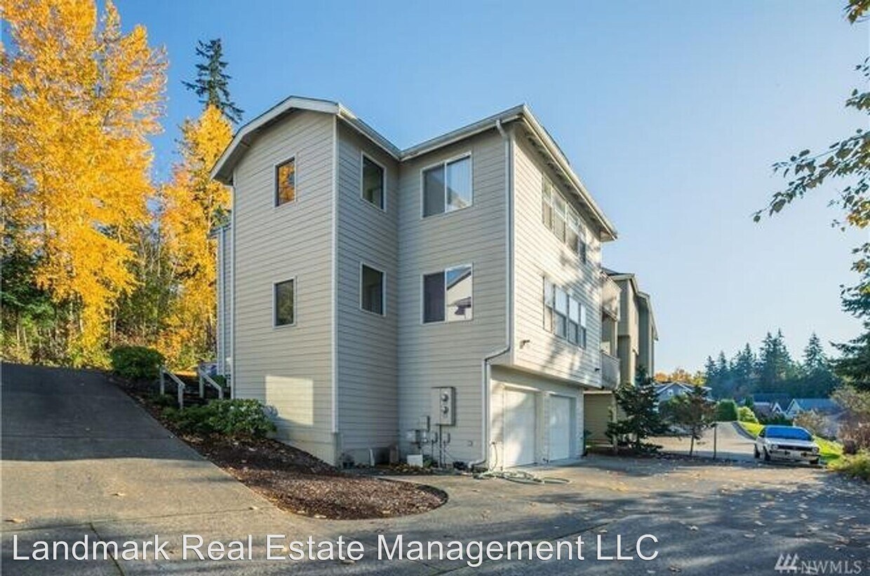 Primary Photo - 811-811 Blueberry Ln
