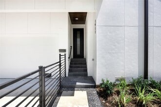 Building Photo - 1911 Lauderdale St