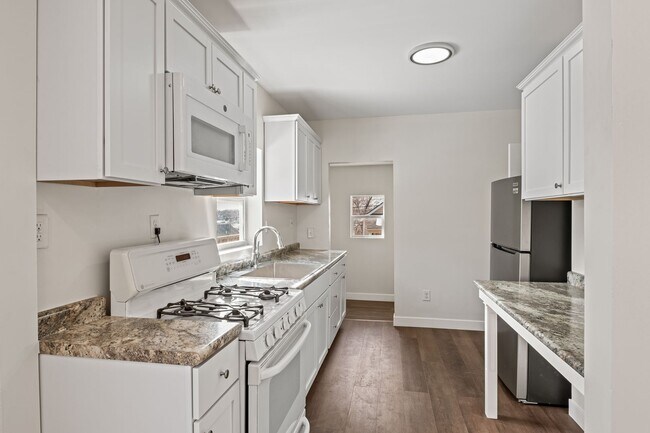 Building Photo - 5422 S 23rd St