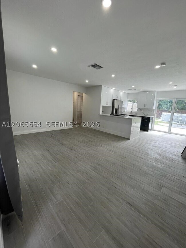 Foto del edificio - 912 NE 5th St