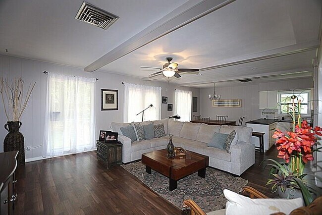 Foto del edificio - 955 Althea Dr