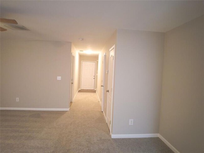 Foto del edificio - 6522 Snow Bird Ln