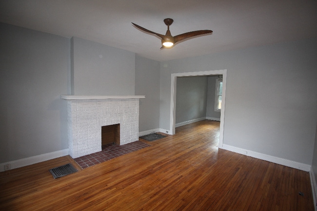 Building Photo - 861 Kleiner Ave