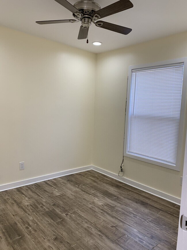 Foto del edificio - 914-916 W 81st Street