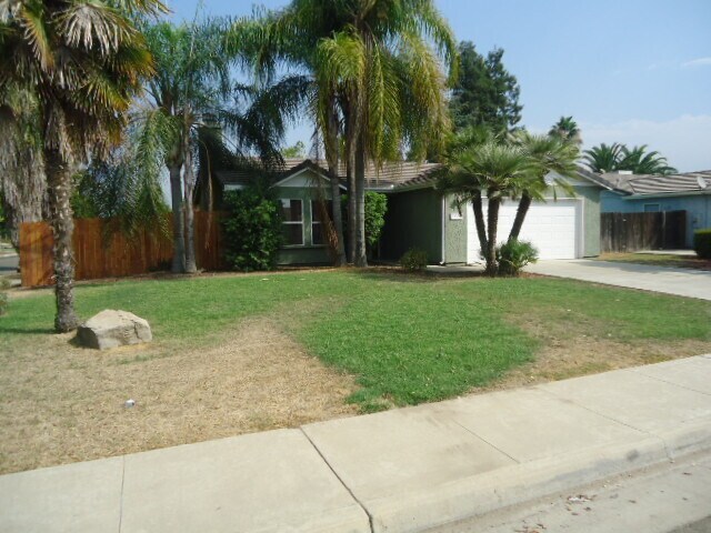 Primary Photo - Beautiful 3 Bedroom 2 Bath Home in Visalia