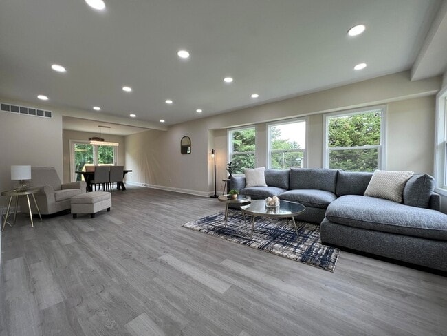 Building Photo - 237 Krouser Dr