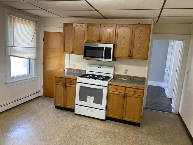 kitchen - 37 Phillips St