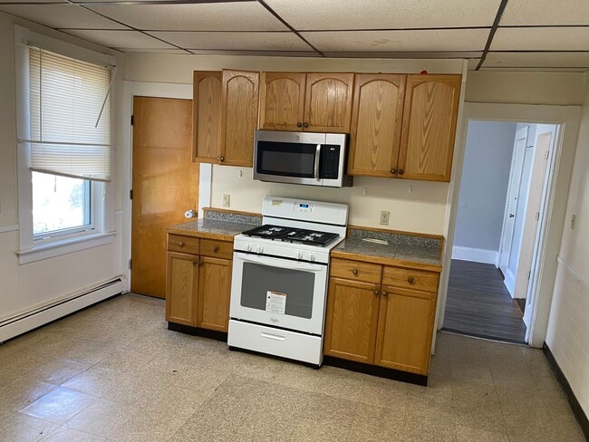 kitchen - 37 Phillips St