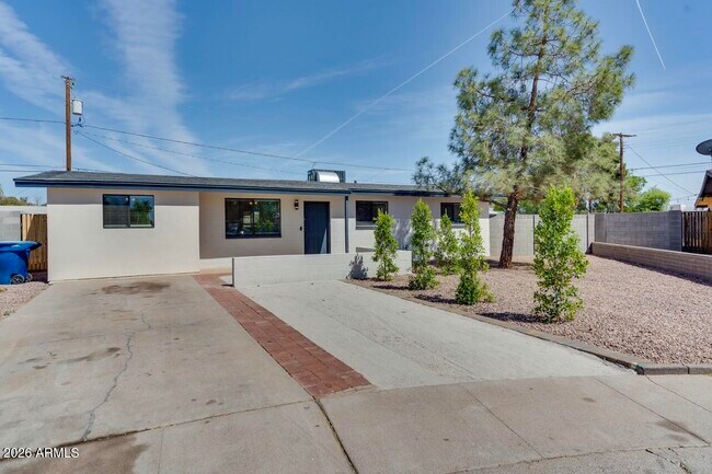 Building Photo - 1207 W 15th St