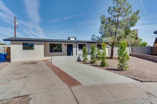 Foto del edificio - 1207 W 15th St