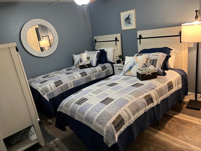 Building Photo - N Kensington Drive