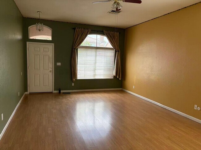 Foto del edificio - 1722 E Detroit St