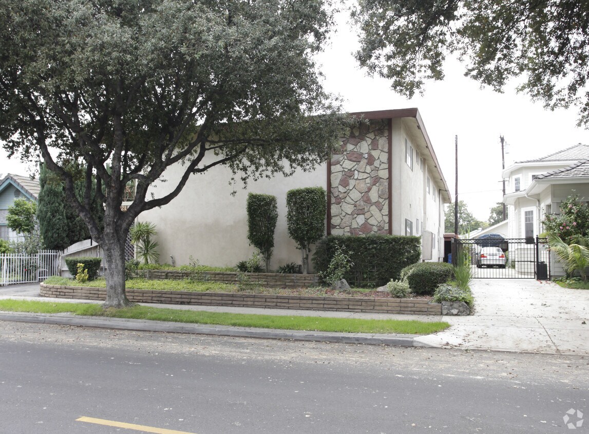 Building Photo - 421 N Electric Ave