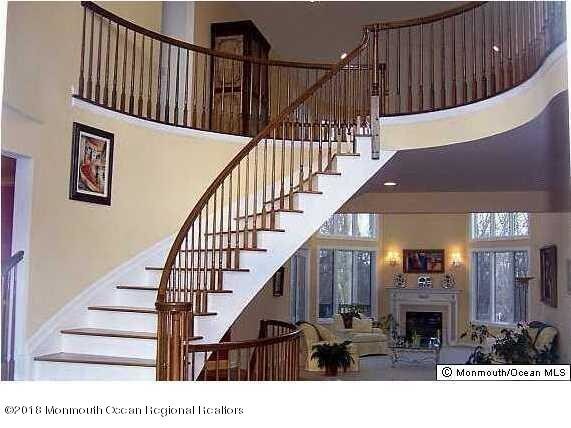 Foto del edificio - 16 Shallow Brook Rd