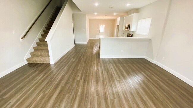 Foto del edificio - 8237 Locksley Rd