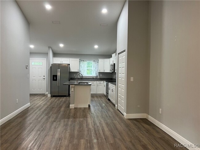 Building Photo - 9065 N Travis Dr