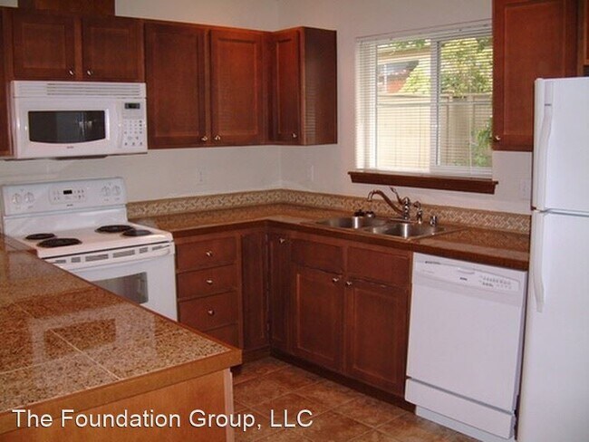 Foto del edificio - 12545 Roosevelt Way NE