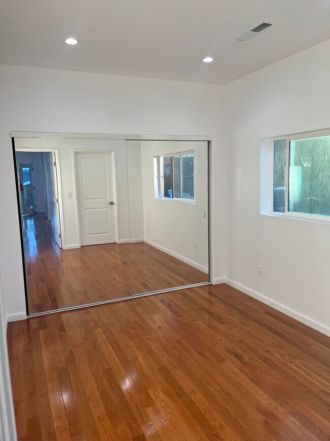 Building Photo - 8751 Rayford Dr