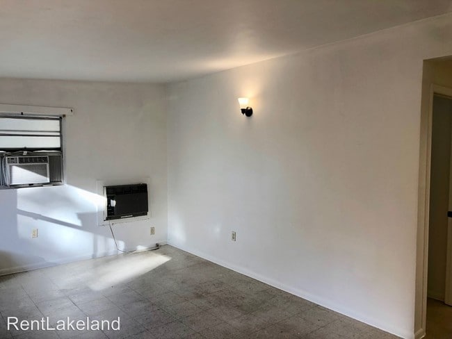 Building Photo - 144-144 Antilla St