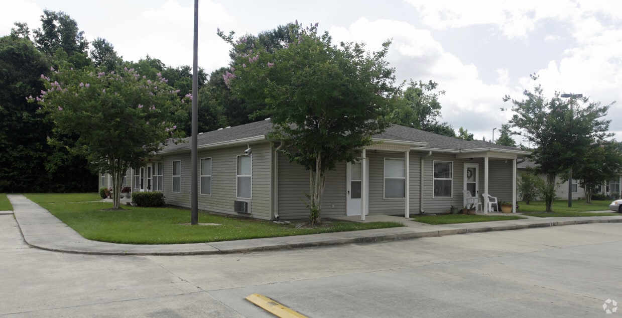Primary Photo - Westminister Scotlandville Apartments