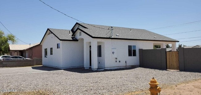 Building Photo - 545 W Ocotillo St
