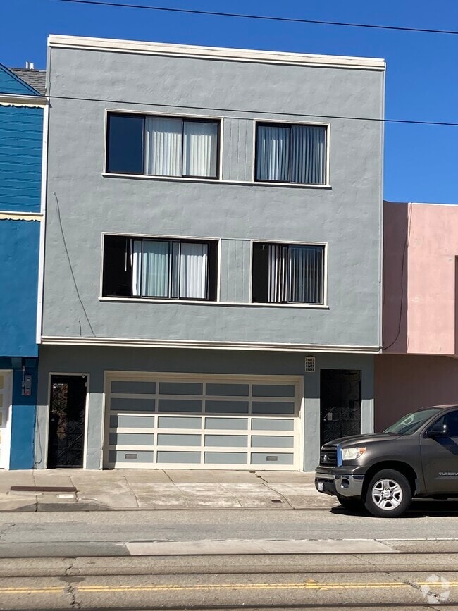Building Photo - 2712 Judah St