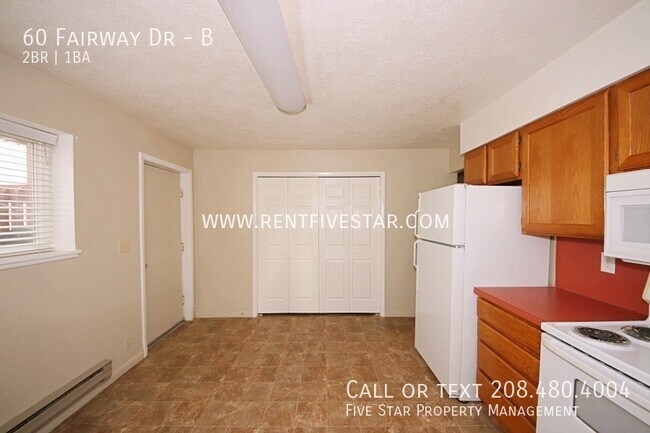 Foto del edificio - 60 Fairway Dr