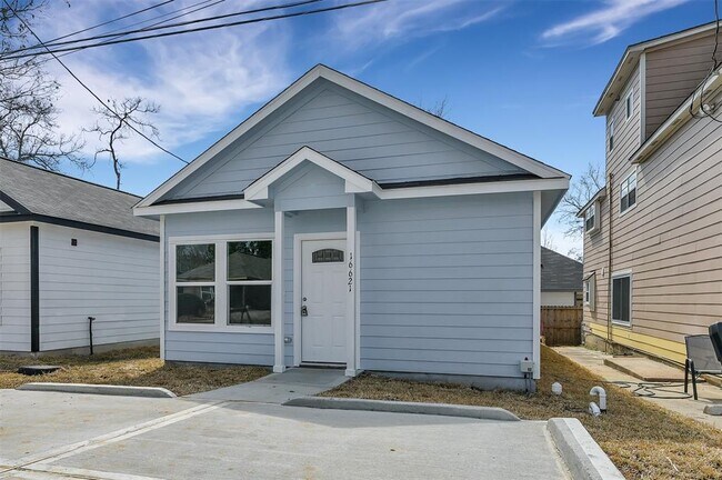 Building Photo - 16621 E Hammon