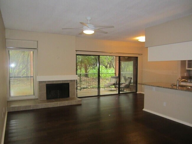 Foto del edificio - 4711 Spicewood Springs Rd