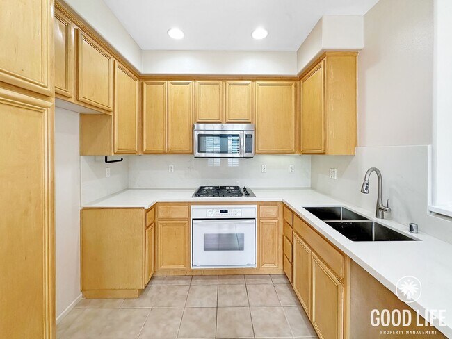 Foto del edificio - Fully Renovated Anaheim Hills Home with Private Yard, Walk-In Closet, Attached 2-Car Garage & Com...
