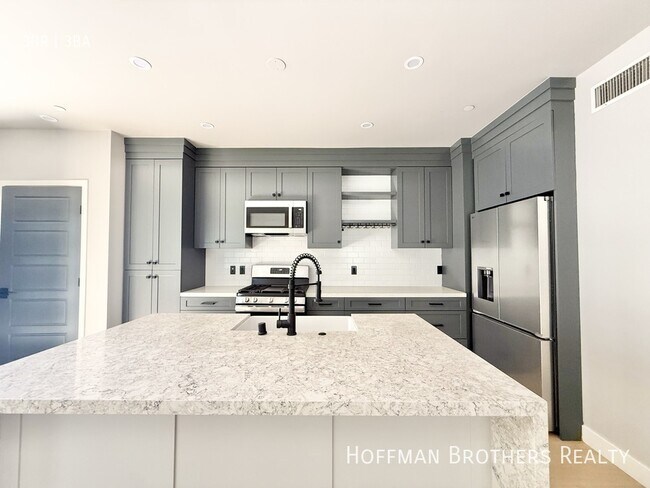 Building Photo - 1249 S Plymouth Blvd