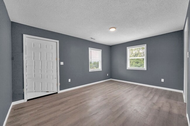 Building Photo - Move in Ready!   2 Bed / 1 bath Apartment