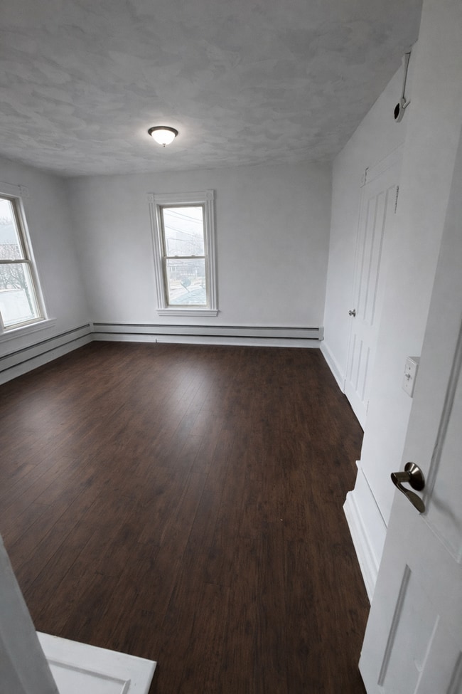 Building Photo - 108 S Main St