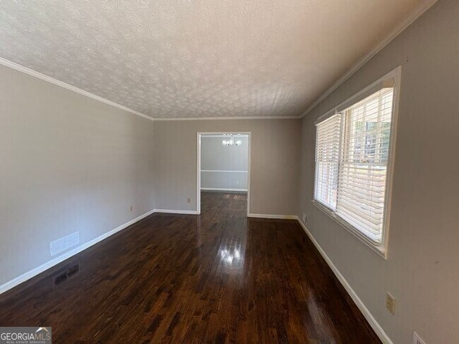 Building Photo - 2490 Trent Dr NE