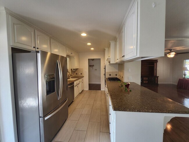 Foto del edificio - 3416 Waldport Ln