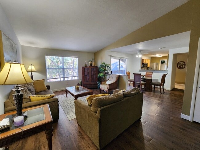 Building Photo - Gated 2 Bedroom Condo - Furnished