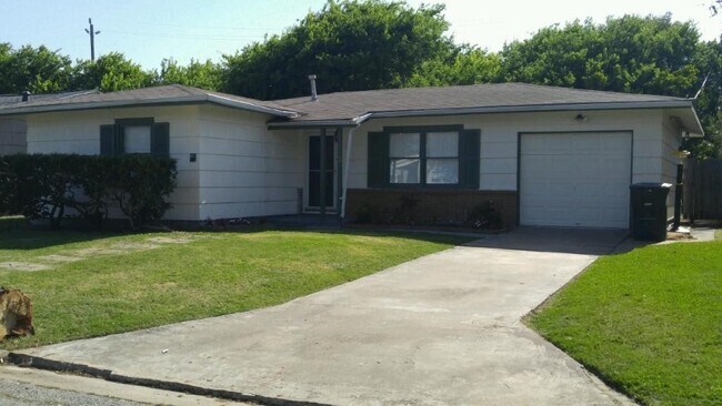 Foto del edificio - 19 Lyncrest Dr