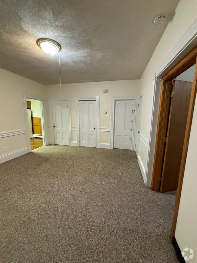 Building Photo - 203 Ash St