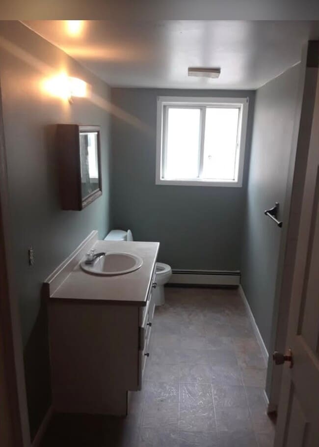 Bathroom - 104 Day St