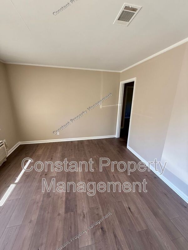 Foto del edificio - 4301 Ayers Rd