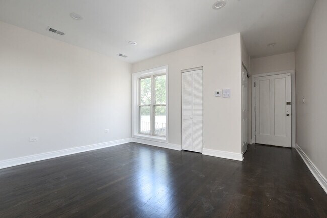 Foto del edificio - 4248 N Damen Ave