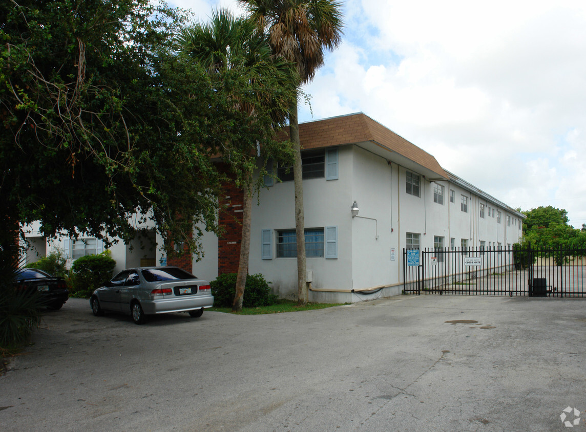 Foto del edificio - 15700 NW 2nd Ave