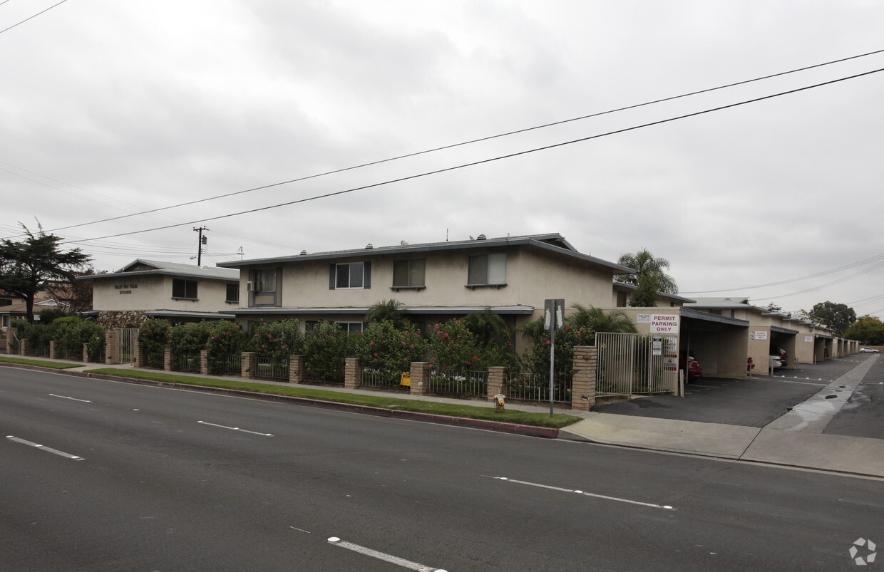 Valley View Villas Apartments in Buena Park, CA